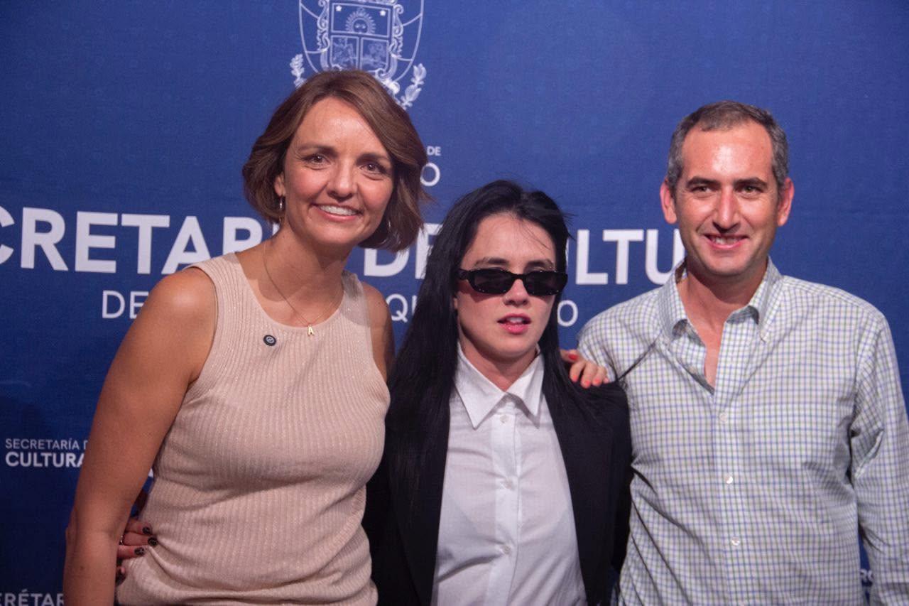 $!Mariana Bo junto a los organizadores del evento.