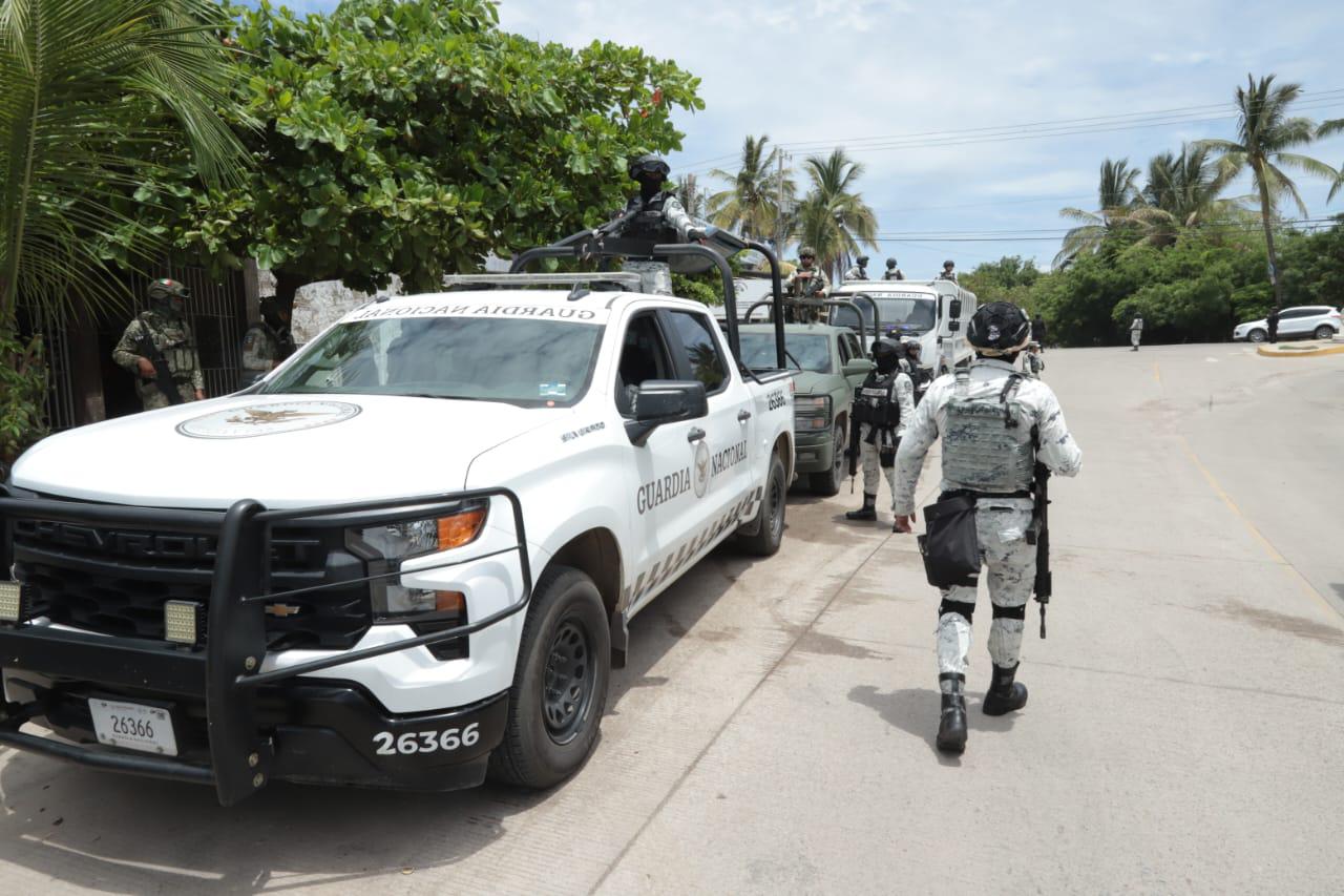 $!Autoridades desalojan a 10 familias del Estero del Infiernillo, en Mazatlán