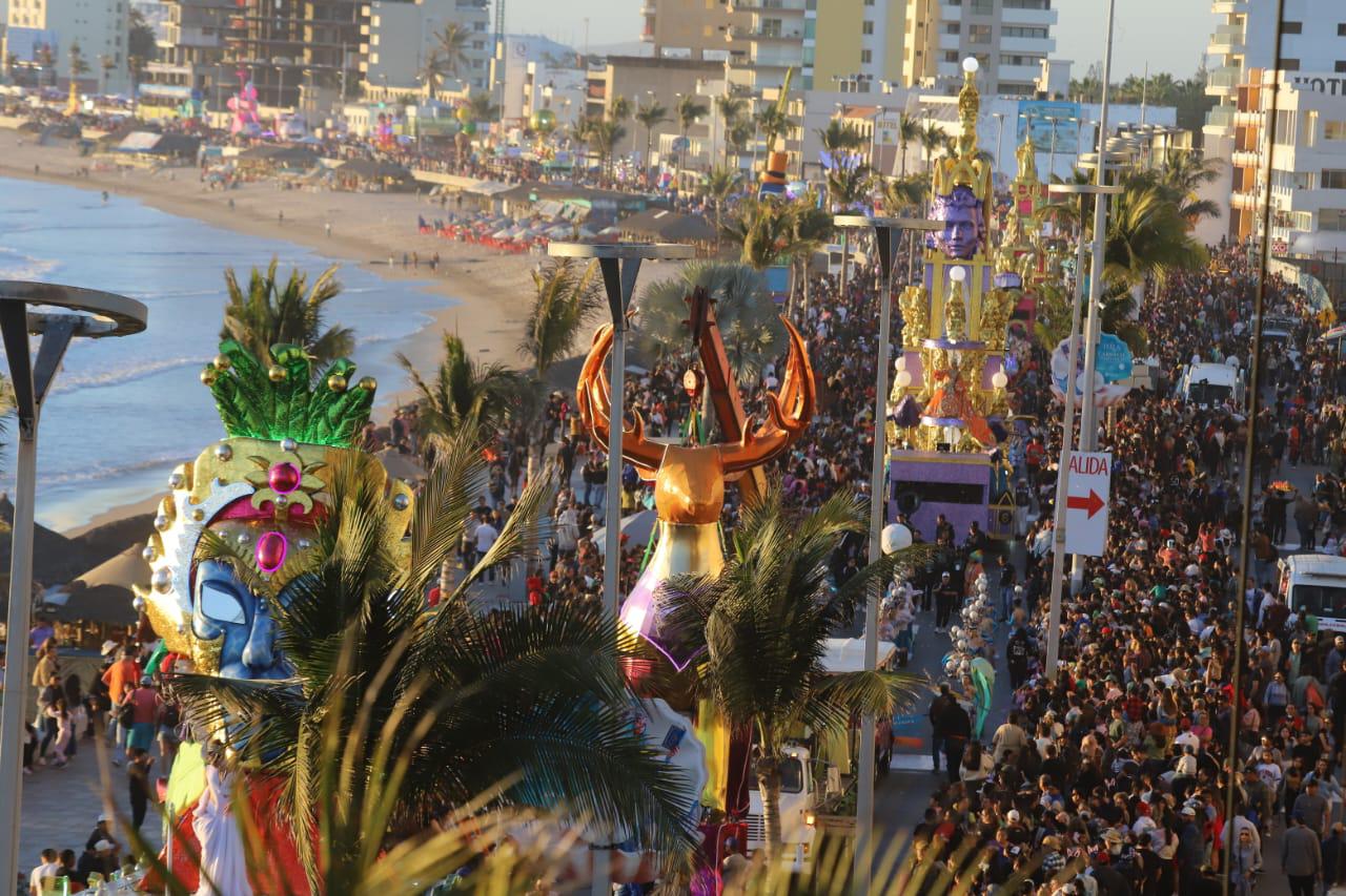 $!Fueron más de 515 mil personas las que disfrutaron del segundo y último desfile del Carnaval de Mazatlán 2025