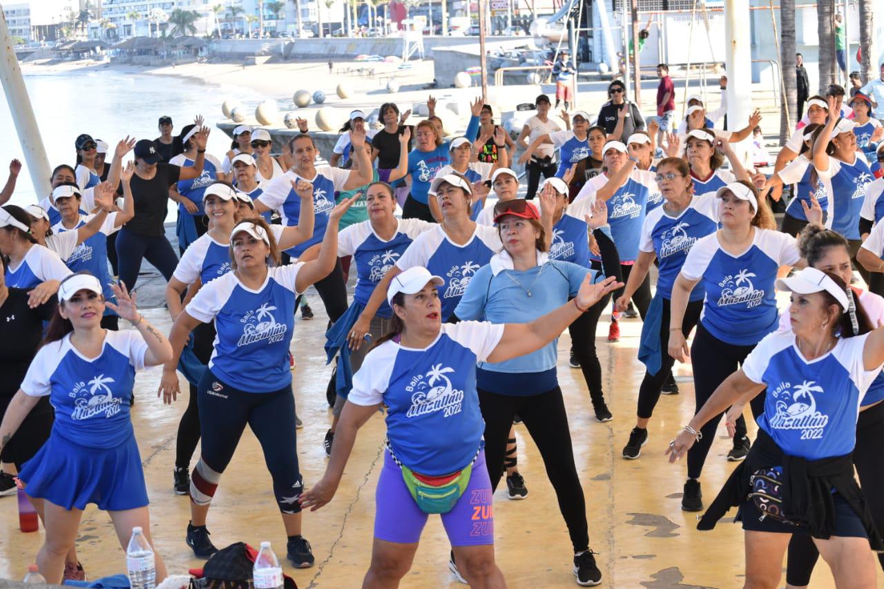 $!Llena ‘Baila Mazatlán’ de energía velaria de Playa Norte