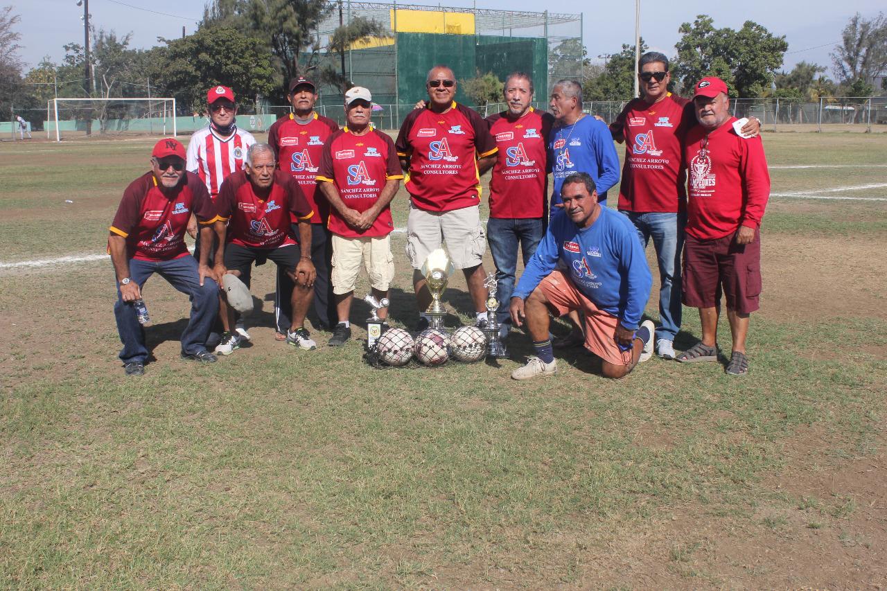 $!Doblete de Gustavo Burgueño da título a Amigos del Muralla en la Liga Veteranos Platino