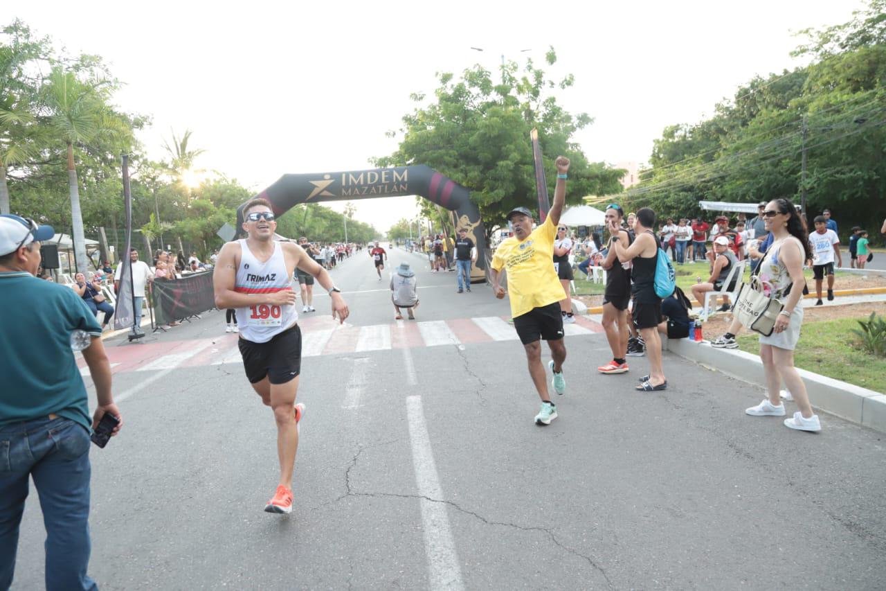 $!Dinastía Labrador hace de las suyas en Carrera del Día del Abogado