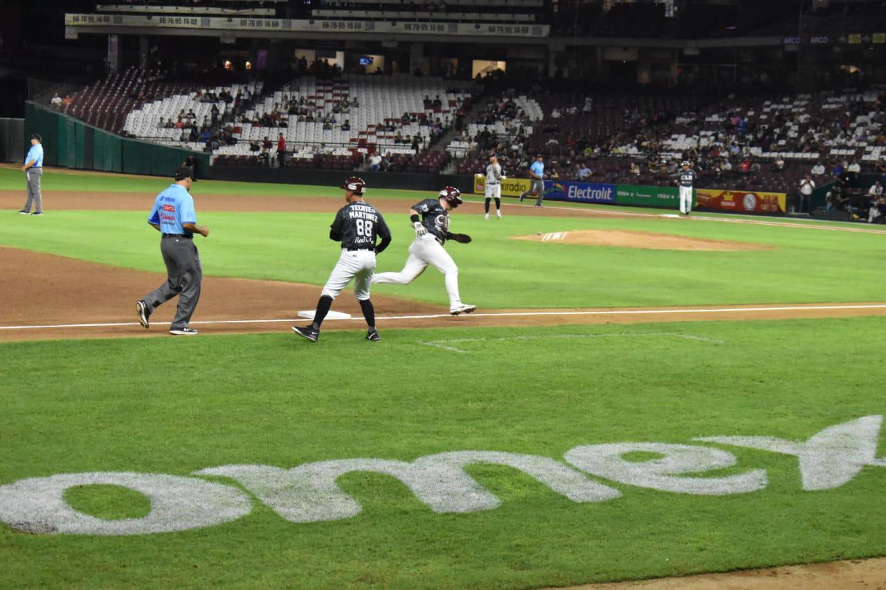 $!Tomateros de Culiacán logra su primer triunfo en casa