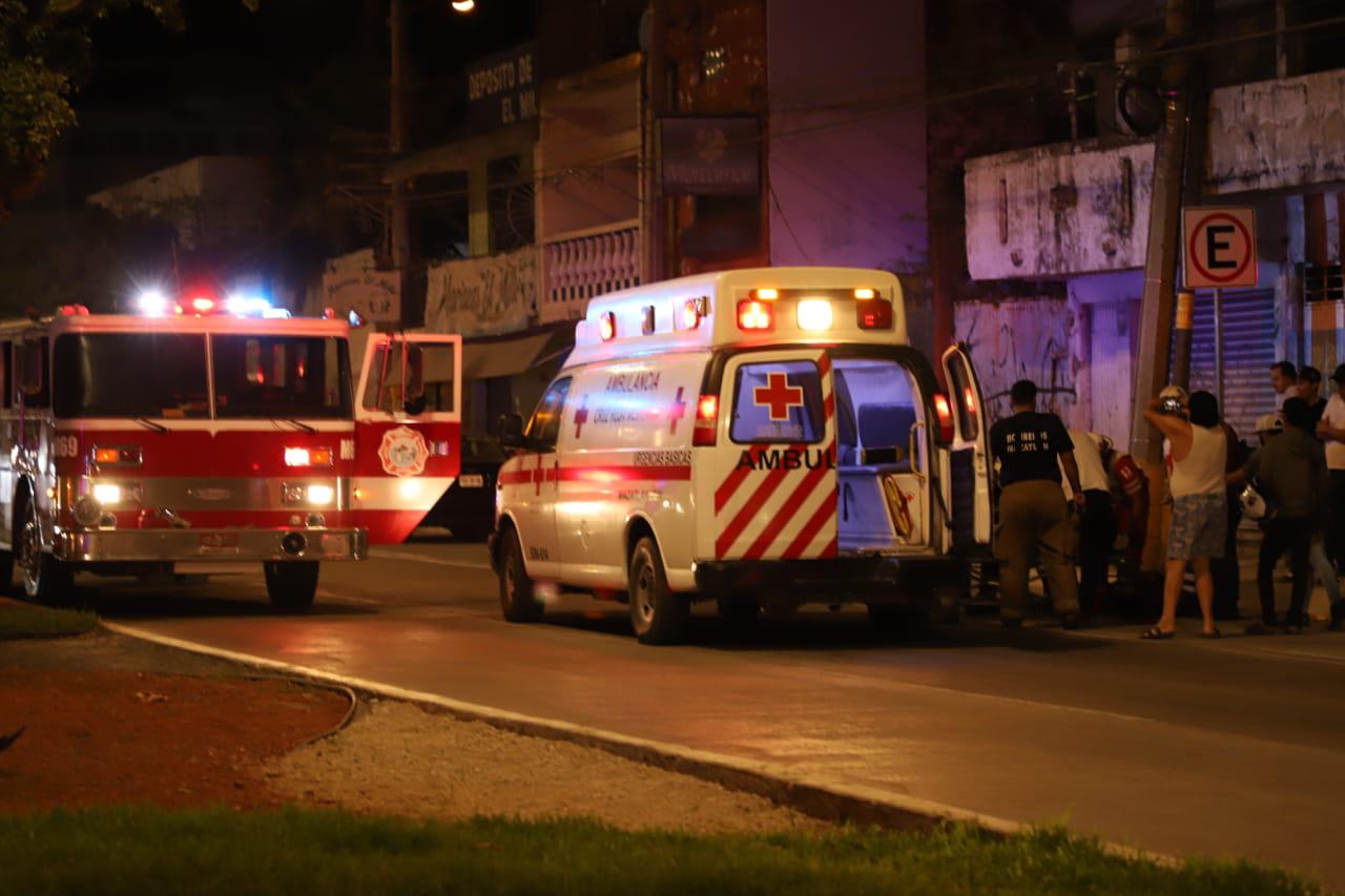 $!Un menor y dos hombres muertos deja choque entre automóvil y motocicleta en Mazatlán