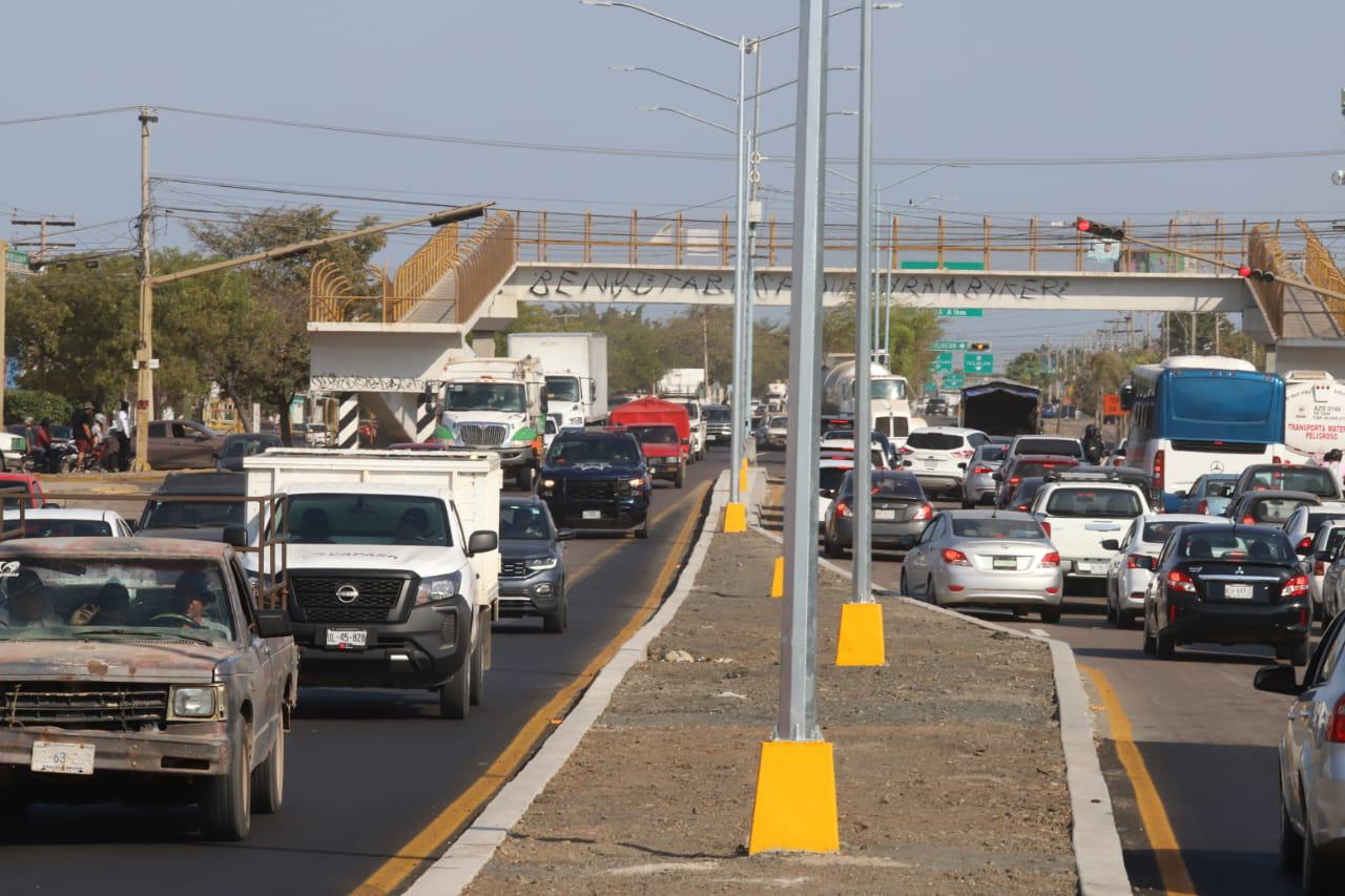 $!Obras inconclusas en nuevo puento agravan el tráfico en el Libramiento Colosio, en Mazatlán