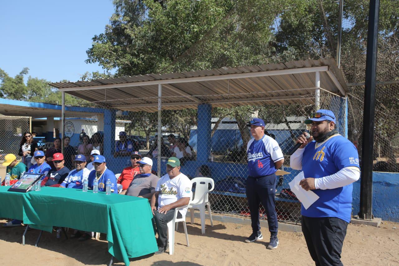 $!Gran fiesta se vive durante la ceremonia inaugural de la Liga de Beisbol Sabatina Interna 2022 del Club Polluelos