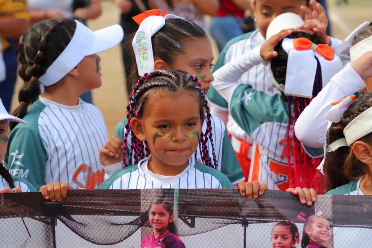 $!Martha Lizárraga es homenajeada al inaugurarse Nacional de Softbol Infantil Femenil