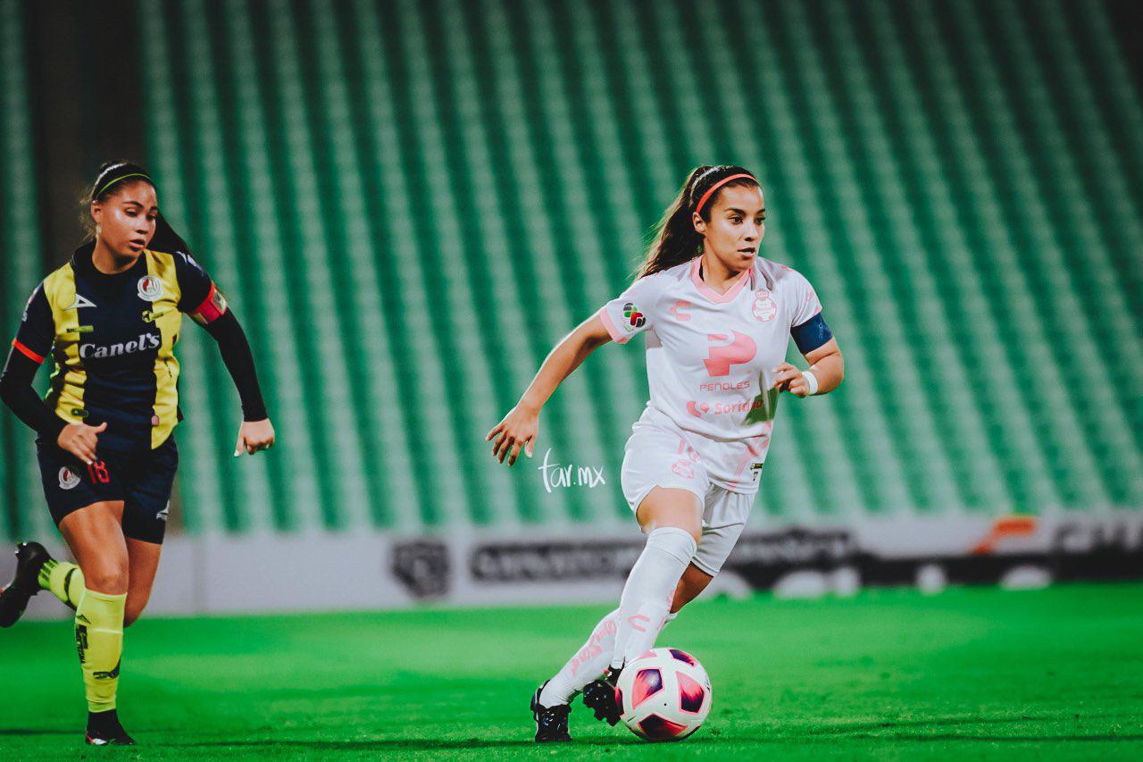 $!Mazatleca Cinthya Peraza, nominada a mejor mediocampista de Concacaf