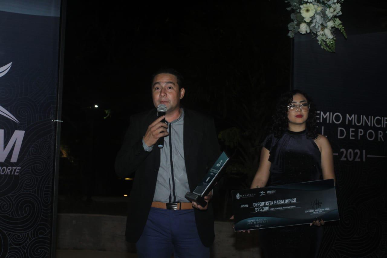 $!El hermano de Rosa María Guerrero recibe el galardón en su representación.