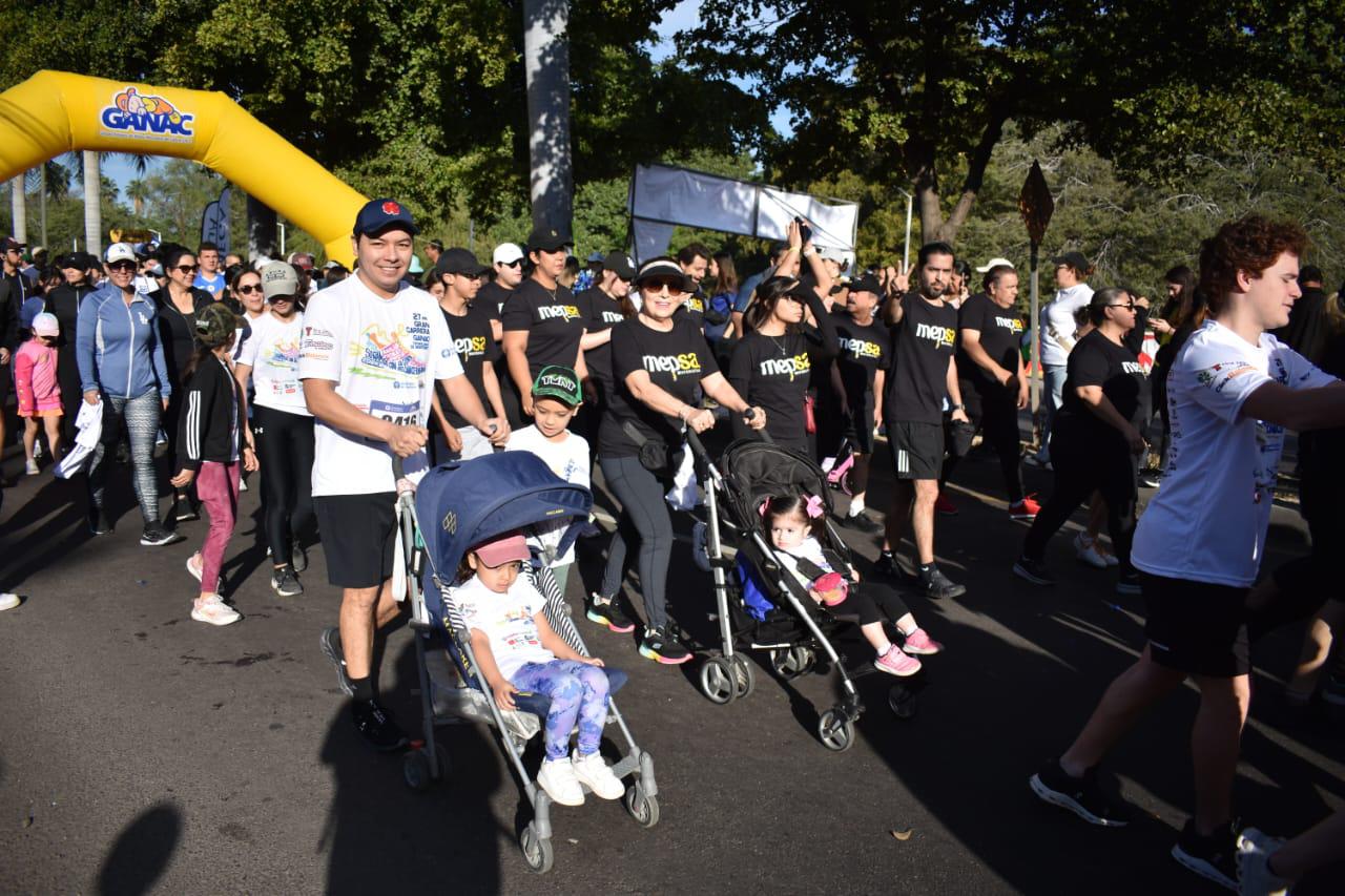 $!Corren en Culiacán a beneficio de niños con cáncer