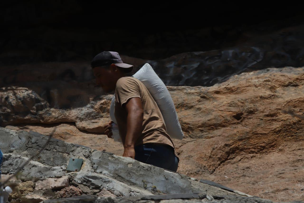 $!Pese a suspensión de la obra, construcción de tirolesa continúa en Cerro del Crestón