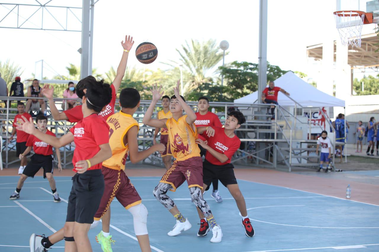 $!Sun Devils ‘quema’ a Jaguares en la Copa de Basquetbol Mazatlán