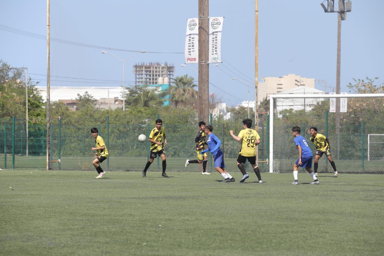 $!Muerde Tiburones el anzuelo en la Juvenil B
