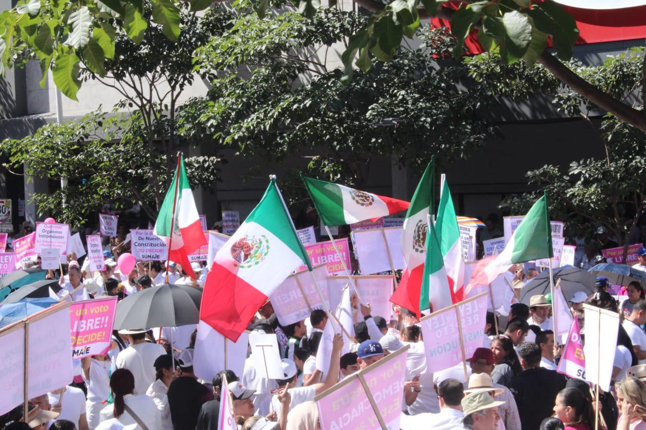 $!En Culiacán marchan cerca de 4 mil en movimiento por ‘nuestra democracia’