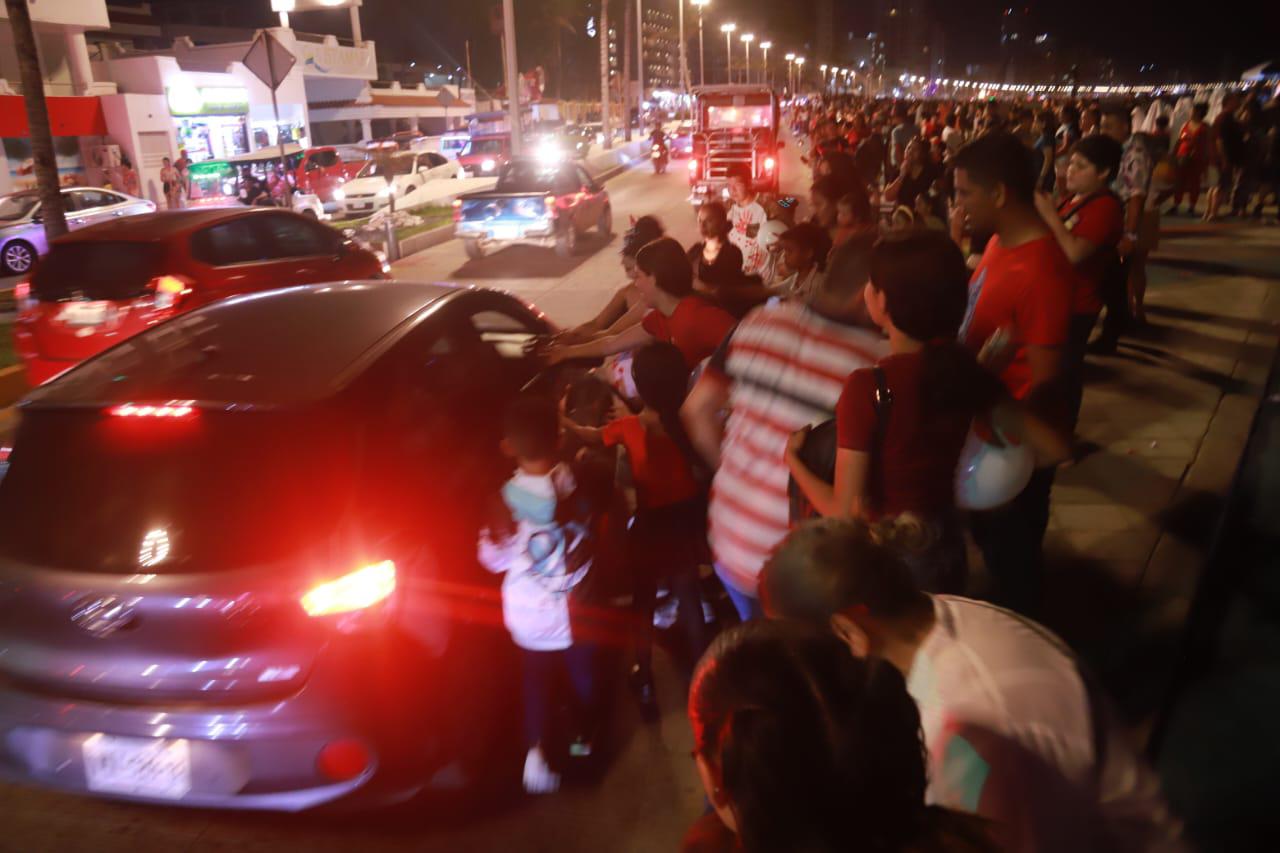 $!#Galería | En la Gran Plaza y en las letras de Mazatlán se arma la fiesta de Halloween