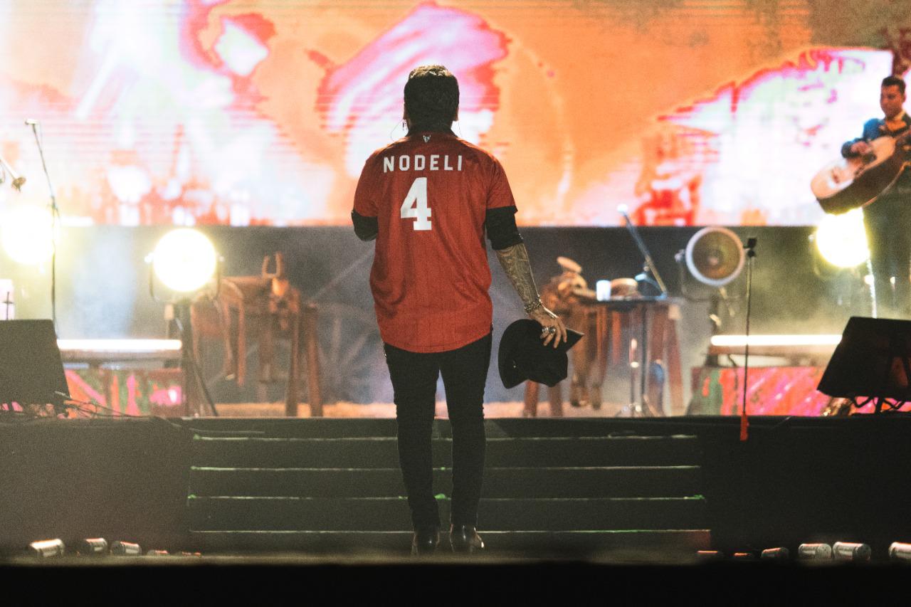 $!Christian Nodal canta por una buena causa en Mazatlán