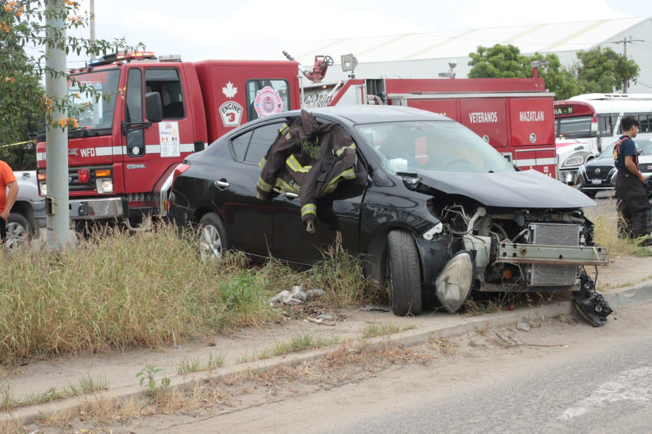 $!Muere mujer en choque en el retorno del penal de Mazatlán; hay un herido grave