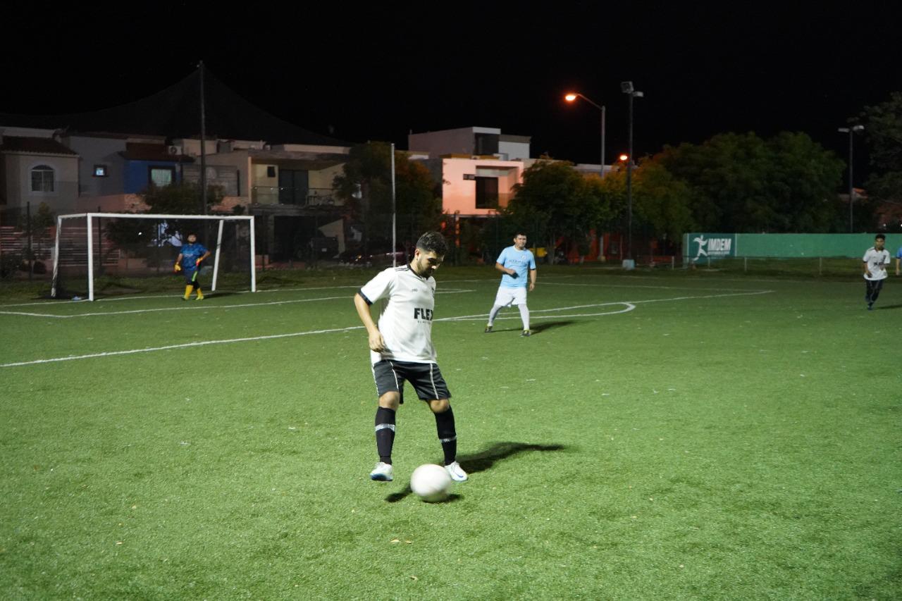 $!Imperan goleadas en Liga de Futbol de Medios de Comunicación