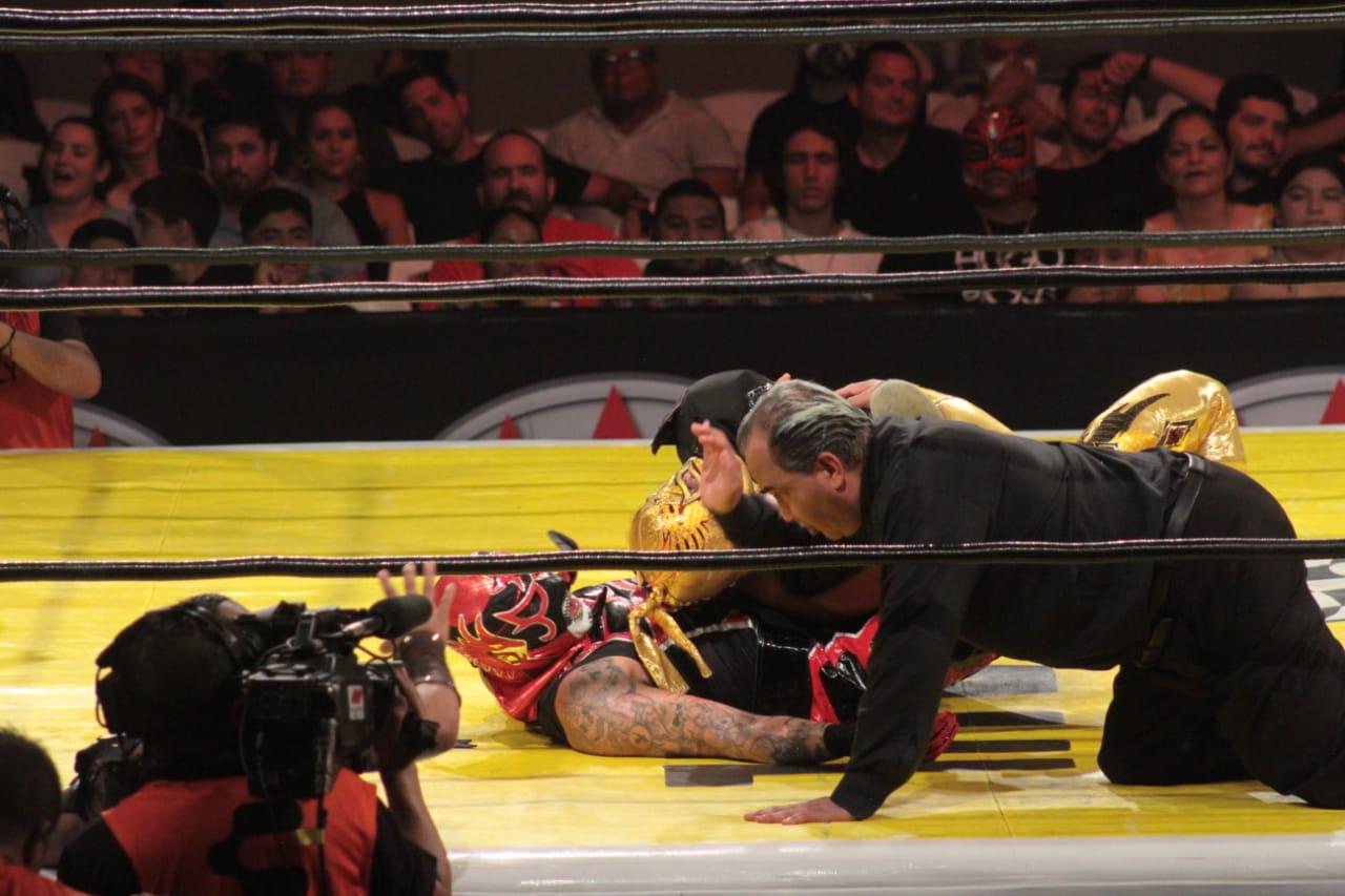 $!Pentagón Jr. e Hijo del Vikingo salen airosos en la Gira de Aniversario de la AAA en Mazatlán