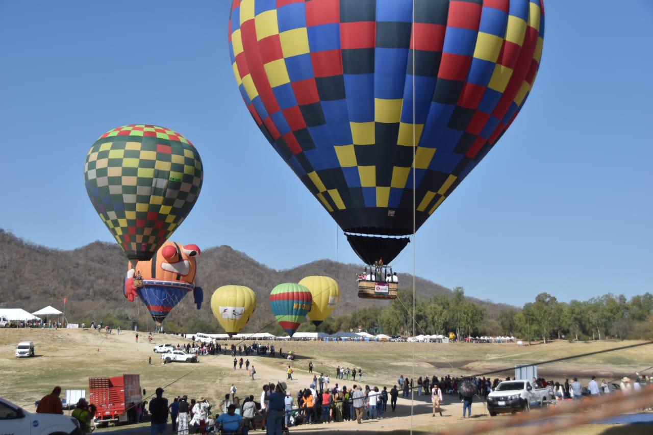 $!Arranca en ‘Narnia’ el primer Festival del Globo Culiacán 2023