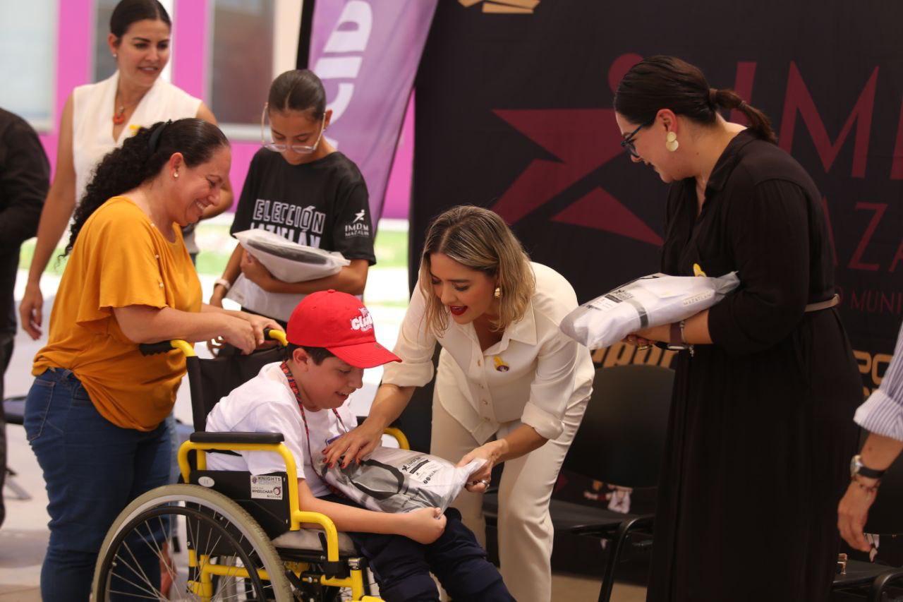 $!Mazatlán impulsa la inclusión: entregan uniformes a atletas que competirán en la Paralimpiada Estatal Conade 2025
