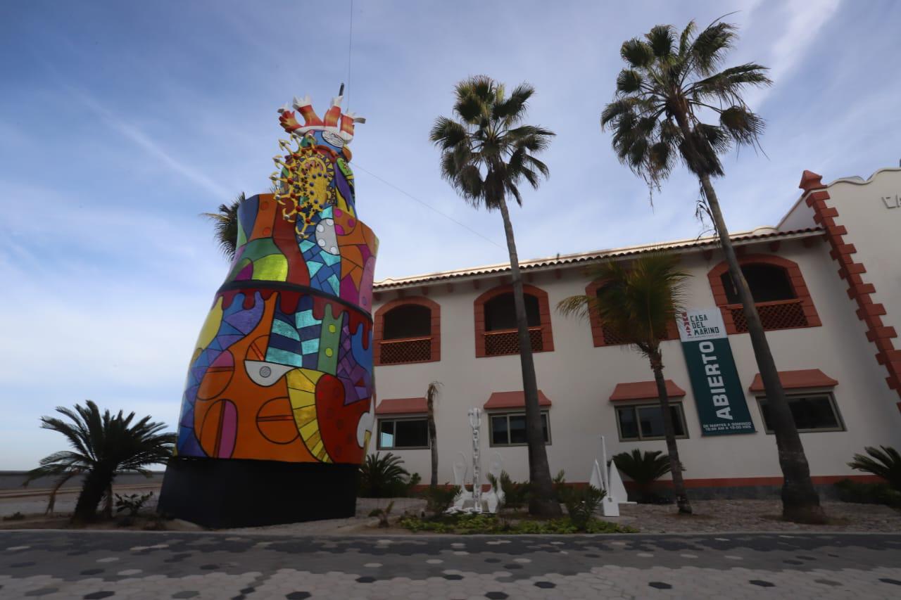 $!Presenta malecón de Mazatlán mayor colorido de ambiente de Carnaval