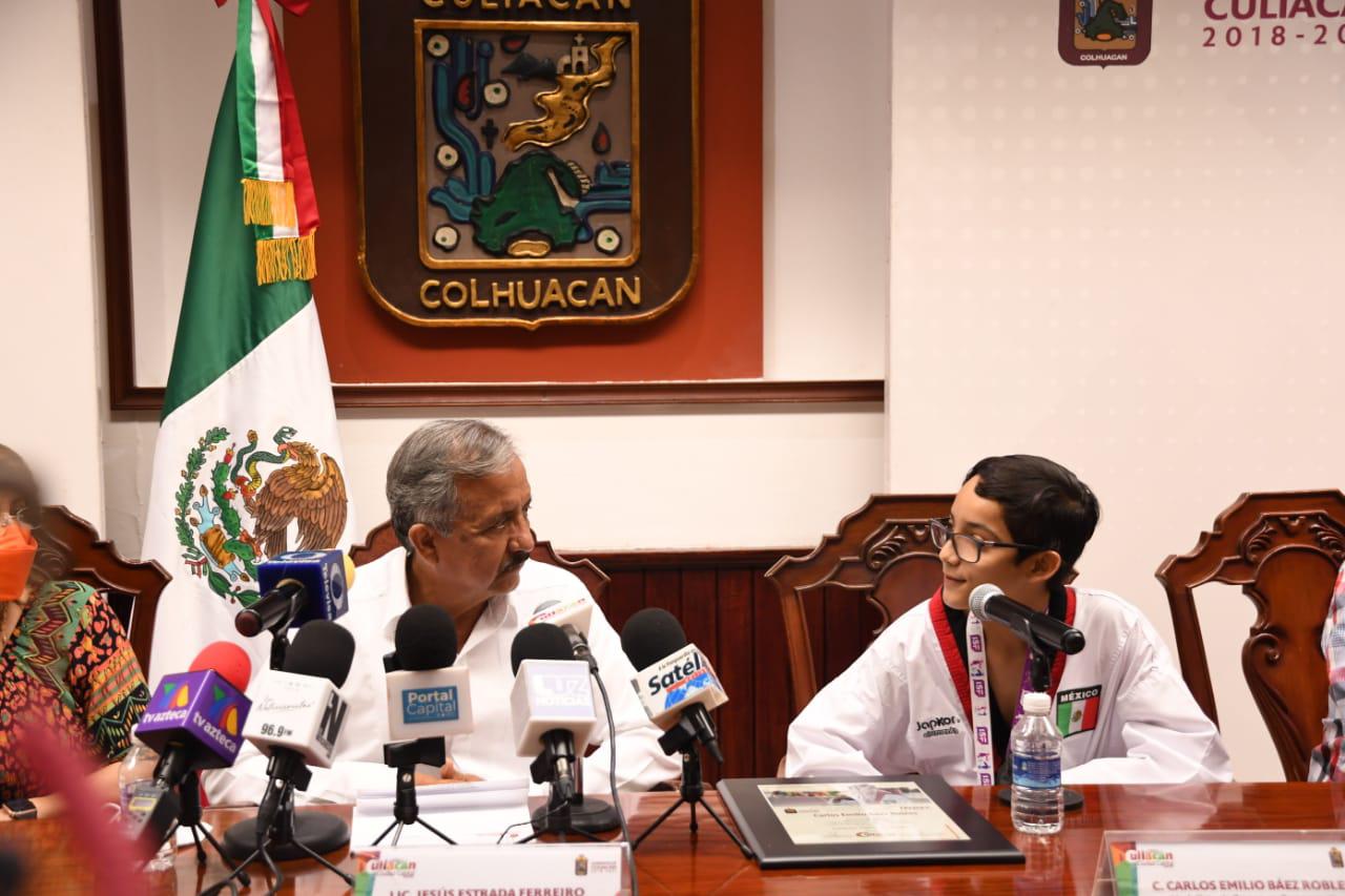 $!Carlos Emilio Báez recibe reconocimiento por su bronce en los Juegos Mundiales Escolares
