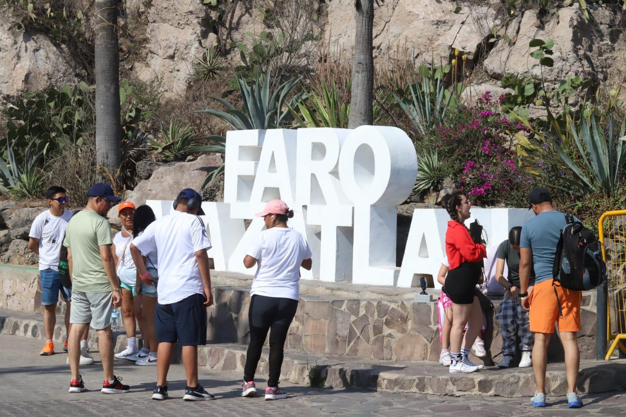 $!Es el turismo regional el que confía en Mazatlán, coinciden turisteros