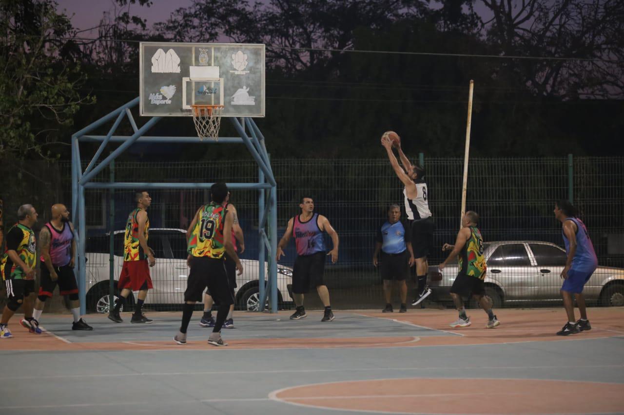 $!Toman delantera Halcones y Teke Tires en la Liga Burócrata