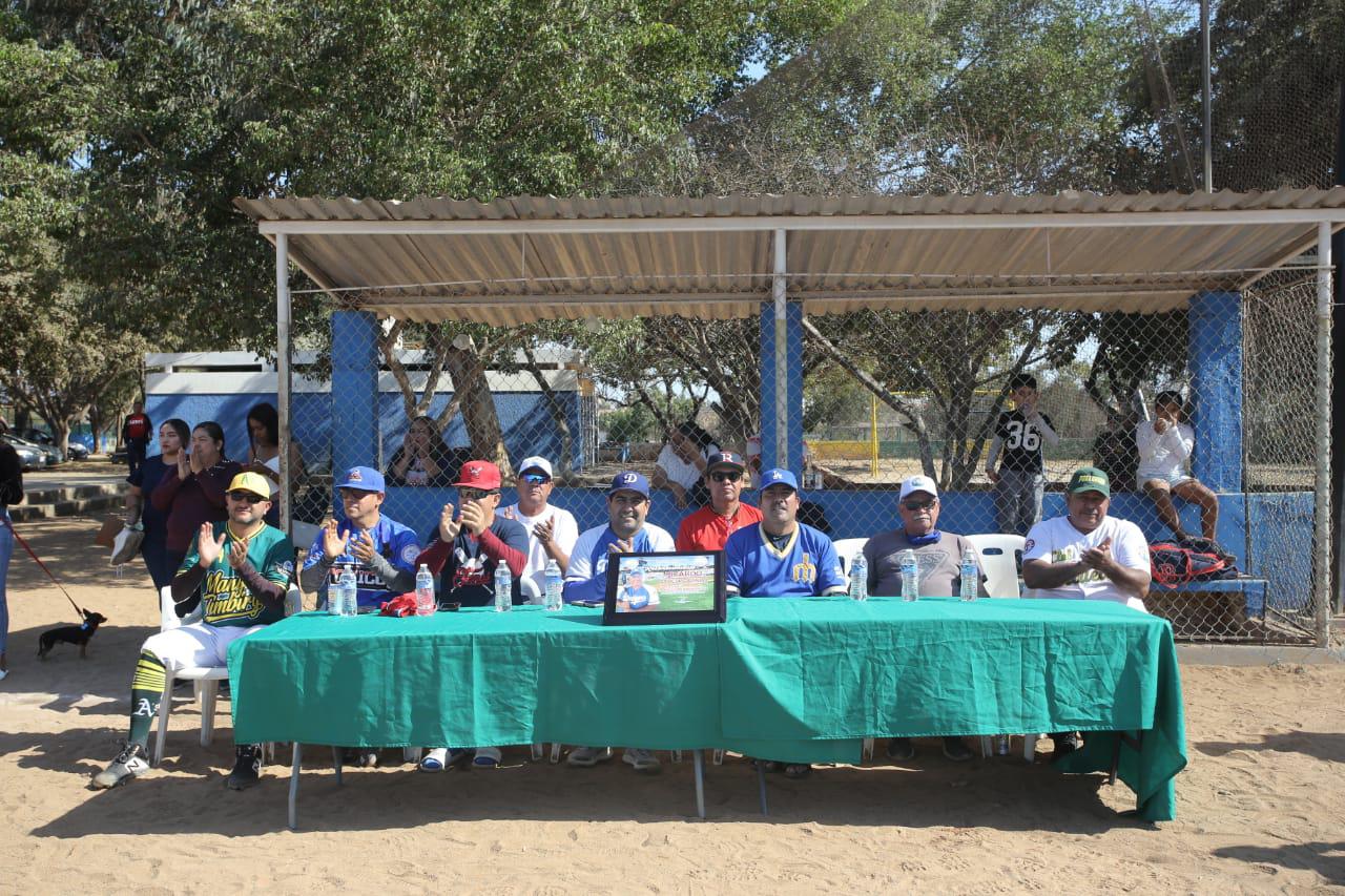 $!Gran fiesta se vive durante la ceremonia inaugural de la Liga de Beisbol Sabatina Interna 2022 del Club Polluelos