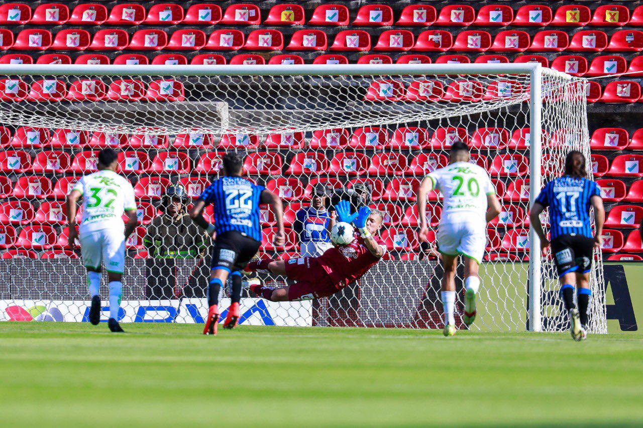 $!Querétaro golea y obliga al Toluca a ganar para evitar la multa del descenso