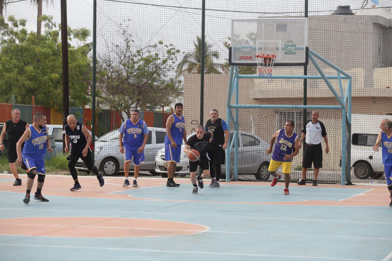 $!Educación Física está en plan ascendente en Torneo Maxibasquet