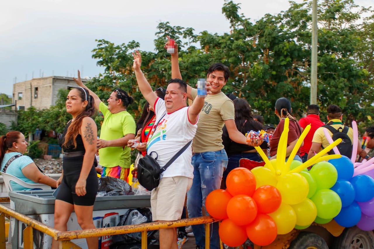 $!Celebran en Escuinapa la diversidad con marcha del Orgullo LGBT+