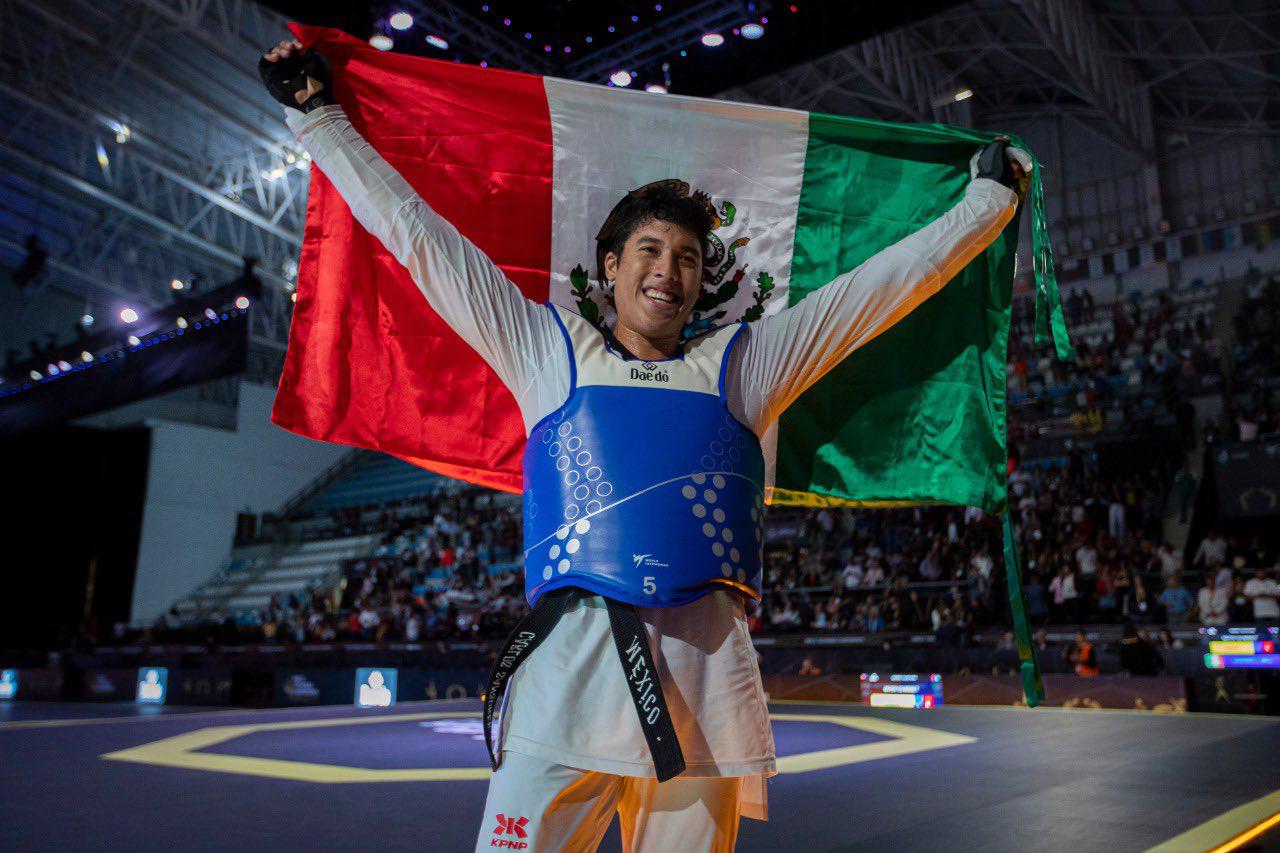 $!Carlos Sansores se cuelga la plata en Mundial de Bakú