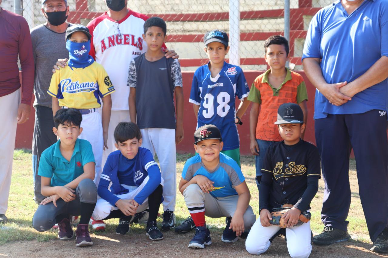 $!Inauguran en Escuinapa techumbre y barda perimetral de Estadio de Beisbol Ángel Camacho