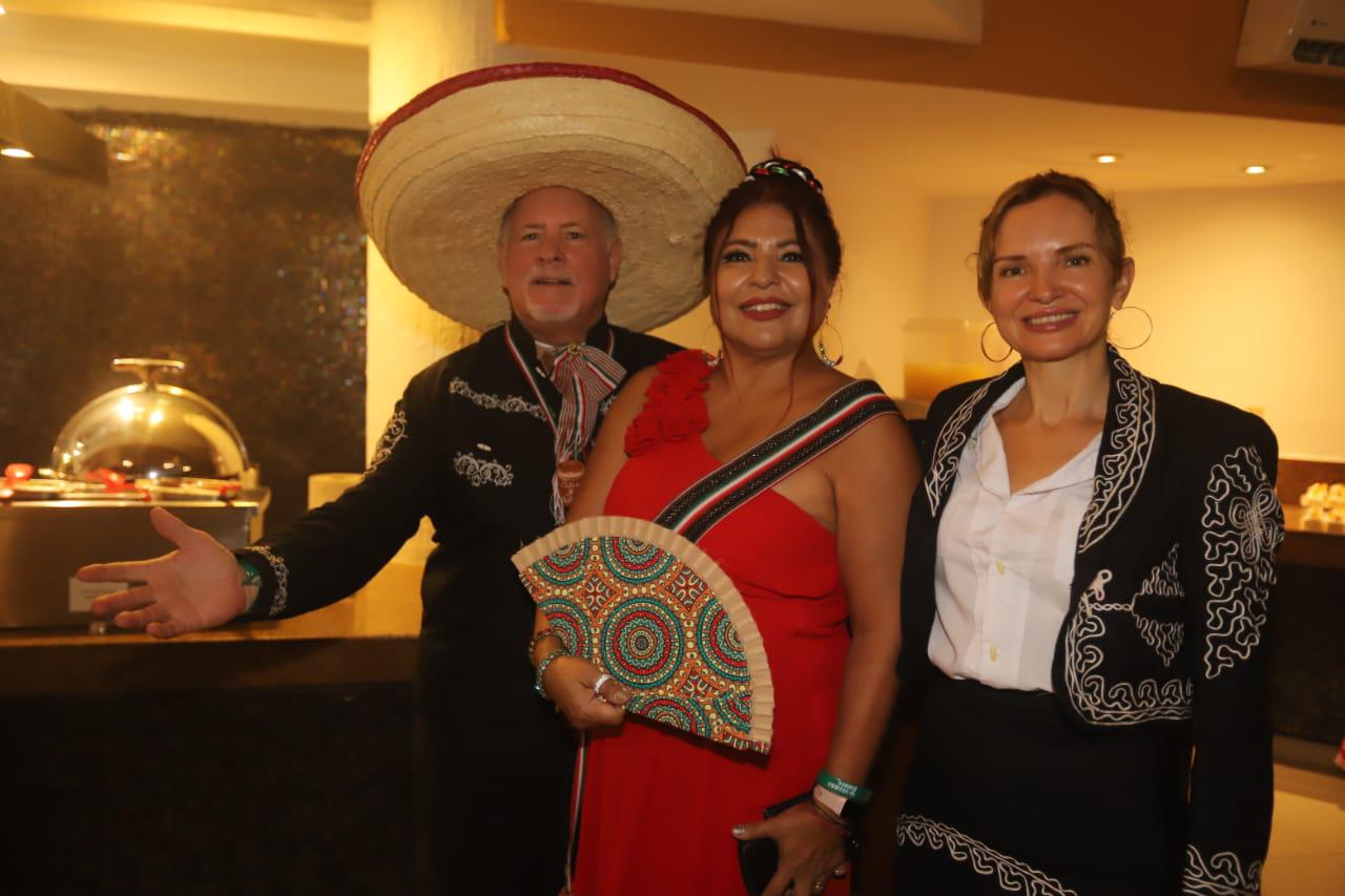 $!Jeff Lair, Lilia Orrante y Sylvia Papatyn.