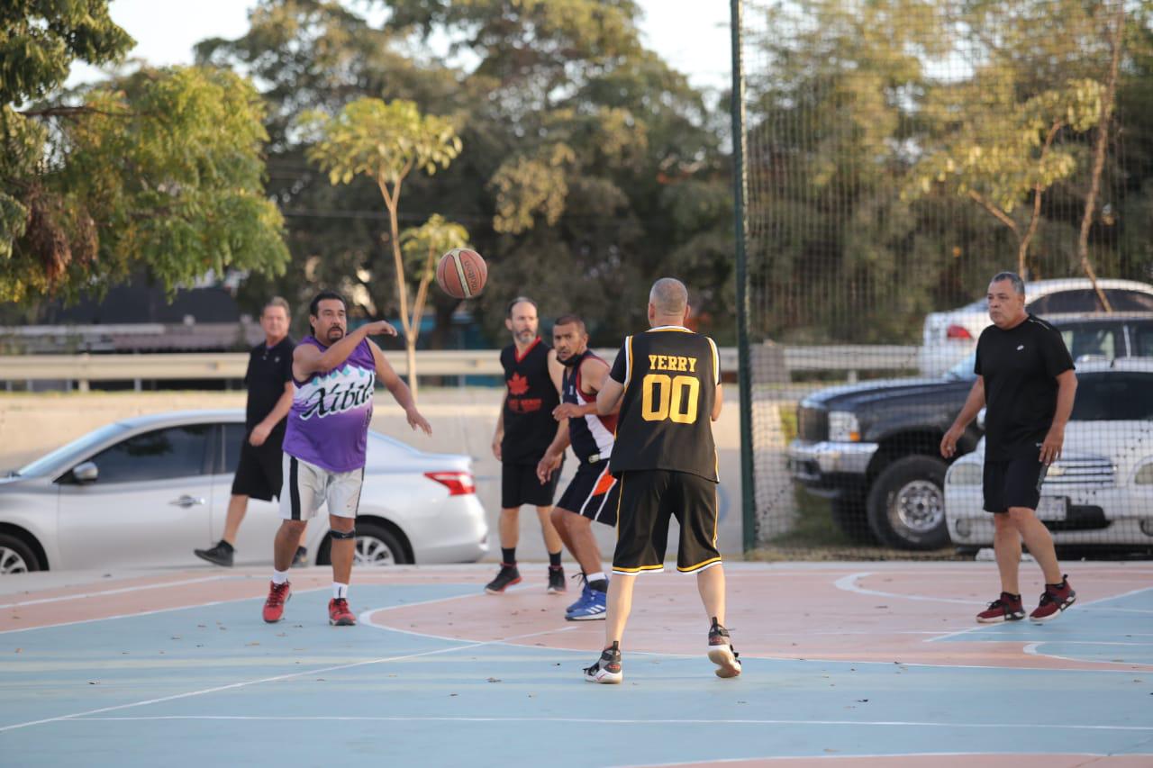 $!Ruckets domina a SIMSA en Liga Maxibaloncesto
