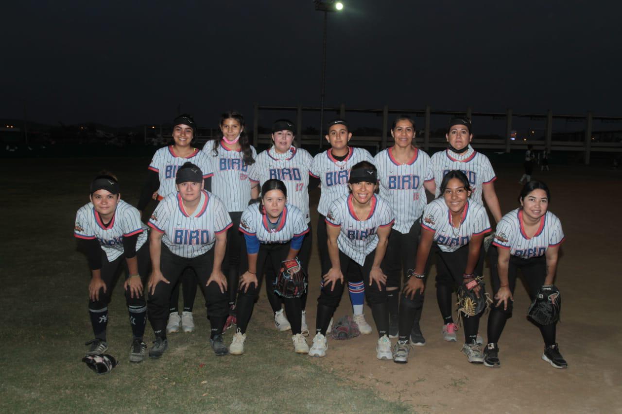$!Chicas Bird se lleva todos los honores en Liga de Softbol Municipal de Mazatlán