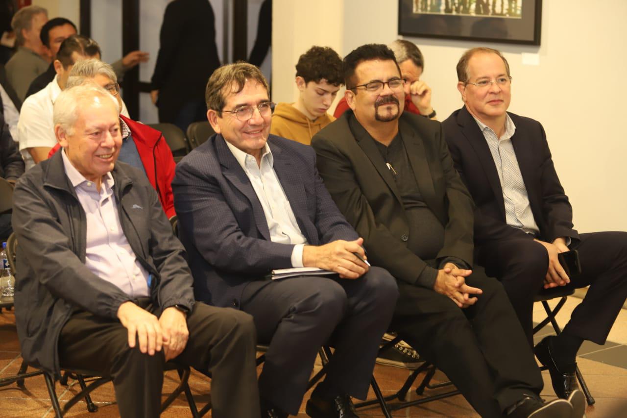 $!Víctor Antonio Corrales, Melesio Cuen, Juan José Rodríguez e Igor Lizárraga, acompañaron a Hernández Norzagaray en la velada.