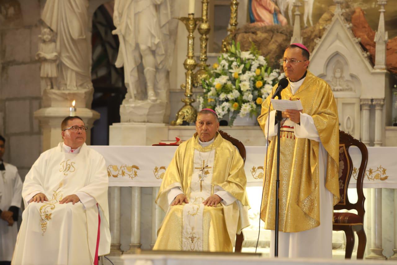 $!Nuncio Apostólico trae mensaje de esperanza a Mazatlán