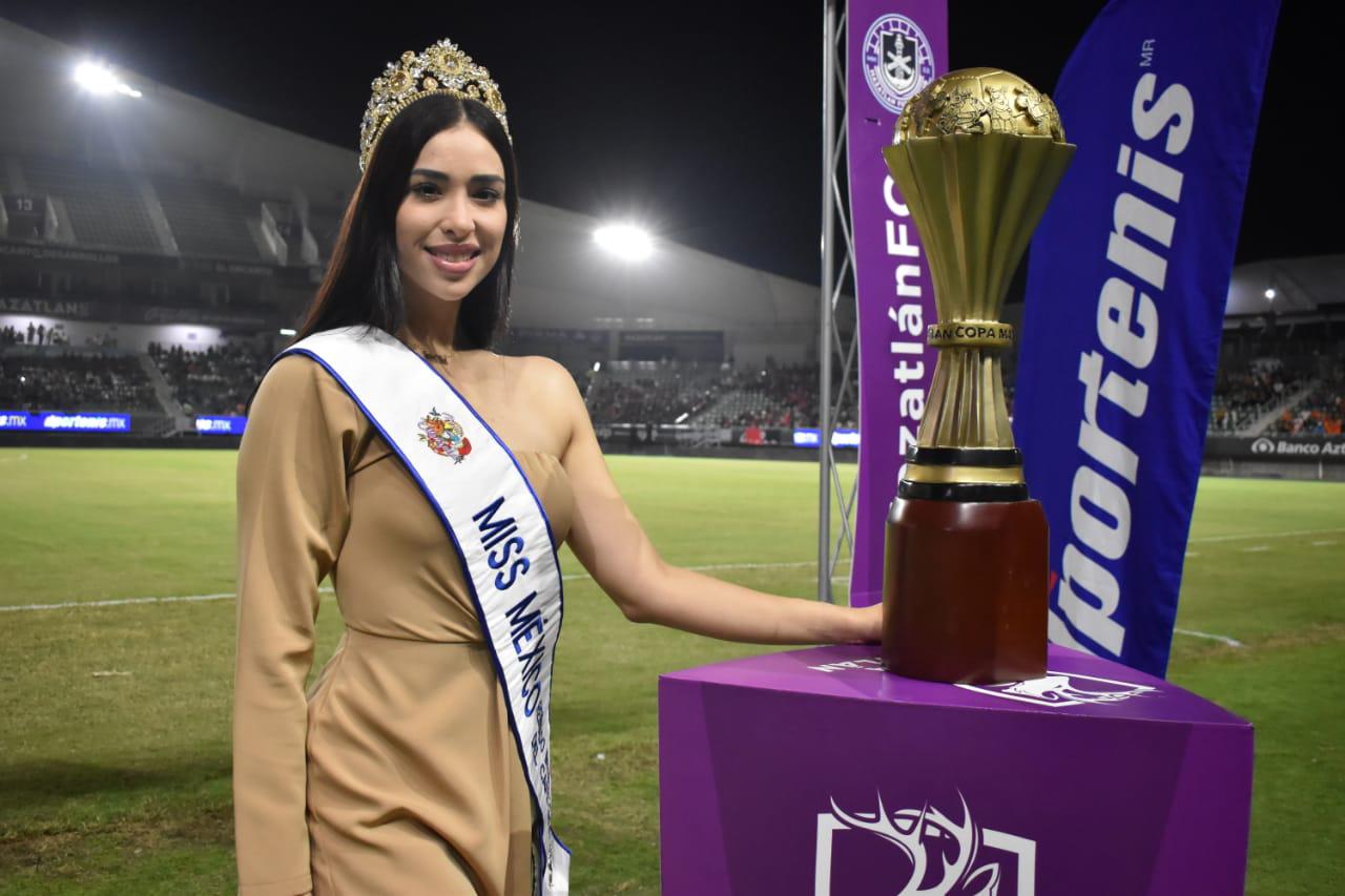 $!‘El Encanto’ brilla con inauguración de la Copa Mazatlán