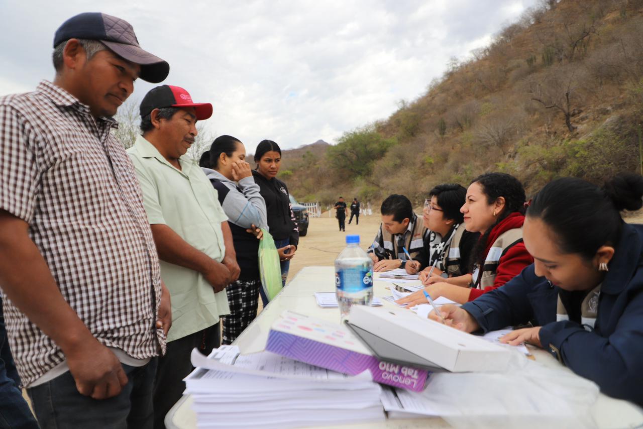 $!Reparte Gobierno de Sinaloa 4 mil 400 apoyos invernales para comunidades serranas de Choix