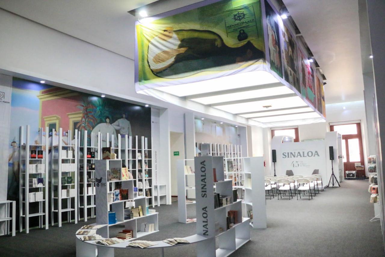 $!Durante la feria, se pusieron a la venta casi 500 títulos de literatura, ciencias y artes, entre otros géneros, de los cuales se vendieron mil 381 ejemplares.
