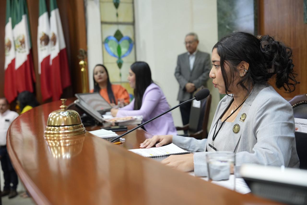 $!Exponen jóvenes sinaloenses propuestas en sesión del Parlamento Juvenil ‘7 de abril’ en el Congreso