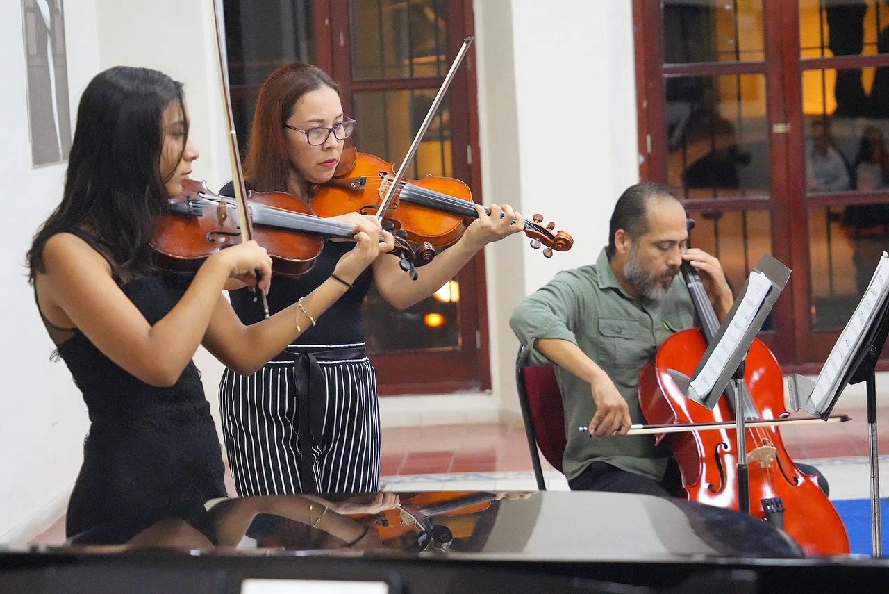 $!Fantasía para Violín de George Phillipp Telemann y Estudio 5 de F. David, compartieron alumnas de violín.