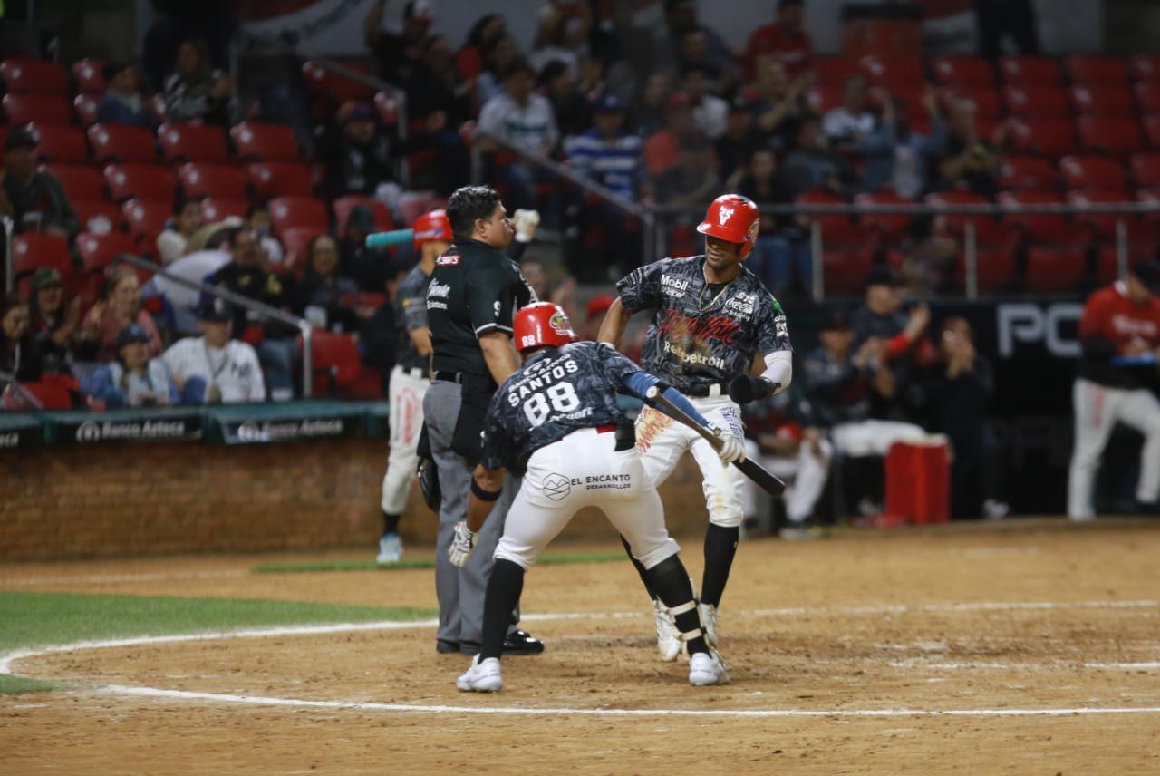 $!Falla relevo de Venados y Sultanes evita la barrida