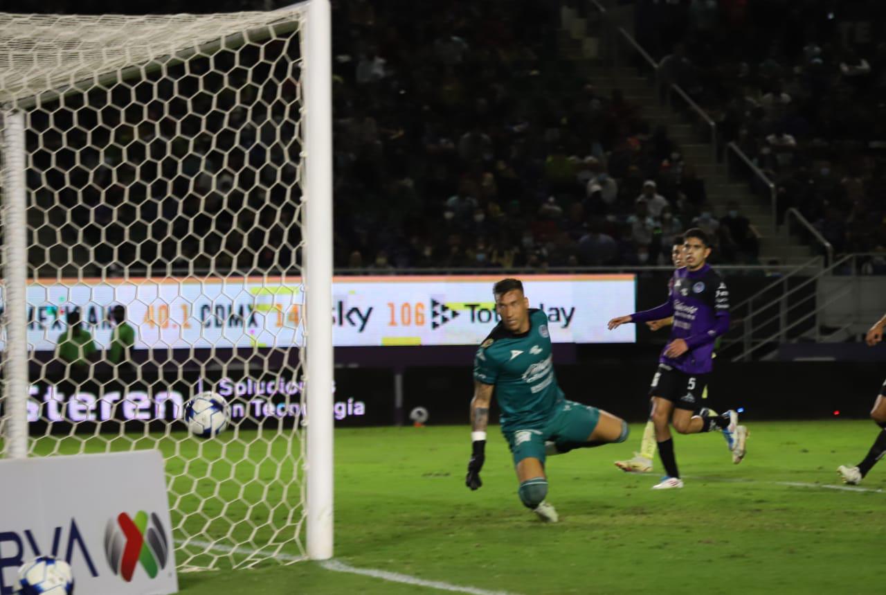 $!Mazatlán FC vence 2-1 al América y le agrava su crisis