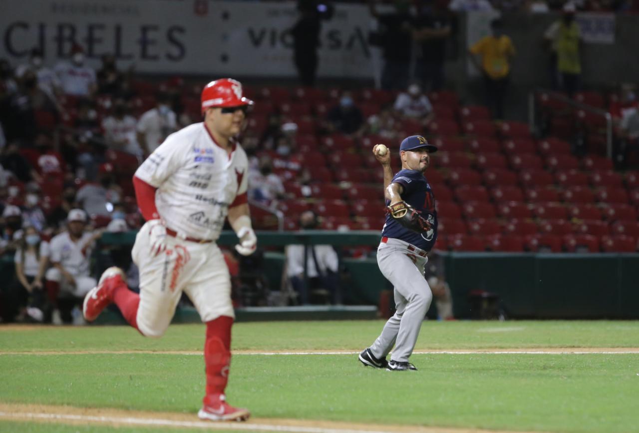 $!Venados de Mazatlán se sacude la escoba y derrota a Mayos al son de 7-4