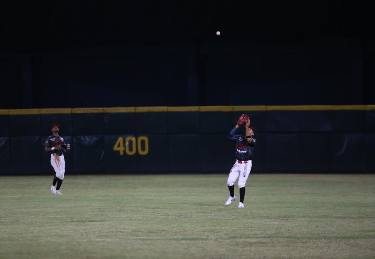 $!Falla relevo de Venados y Sultanes evita la barrida