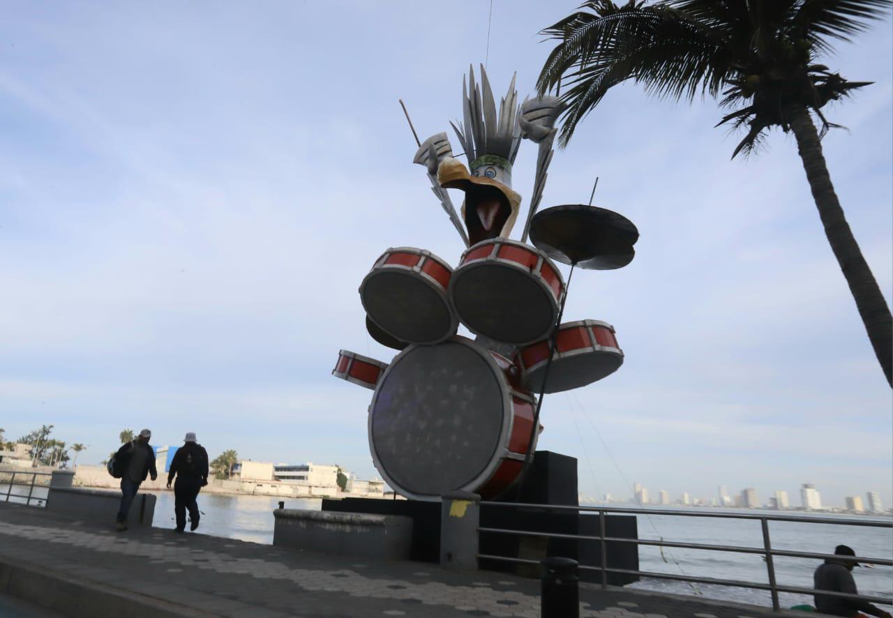 $!Presenta malecón de Mazatlán mayor colorido de ambiente de Carnaval